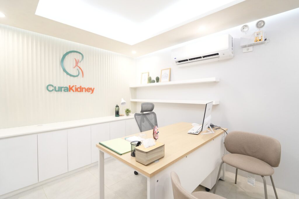 CuraKidney facility - doctor's consultation room