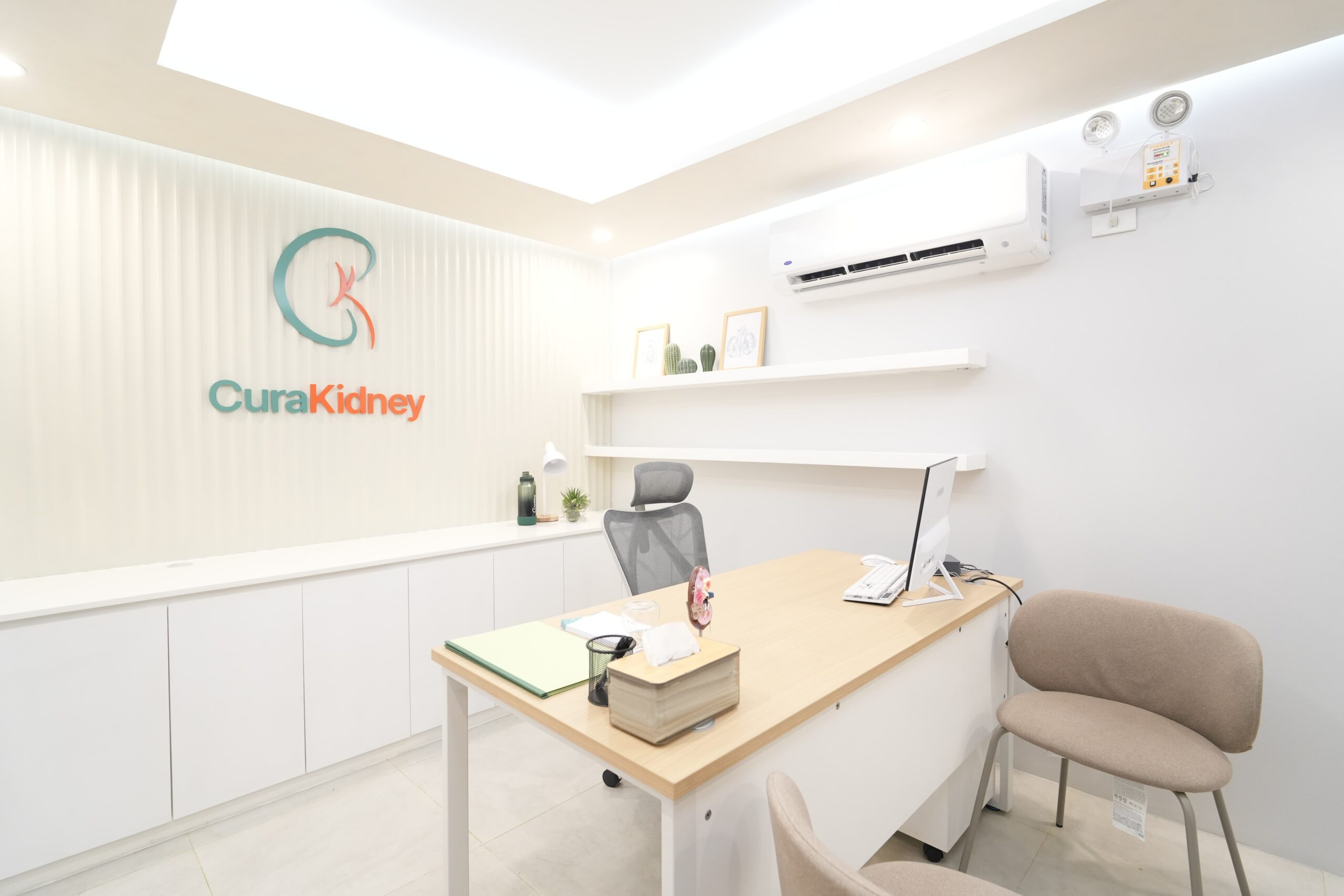 CuraKidney facility - doctor's consultation room
