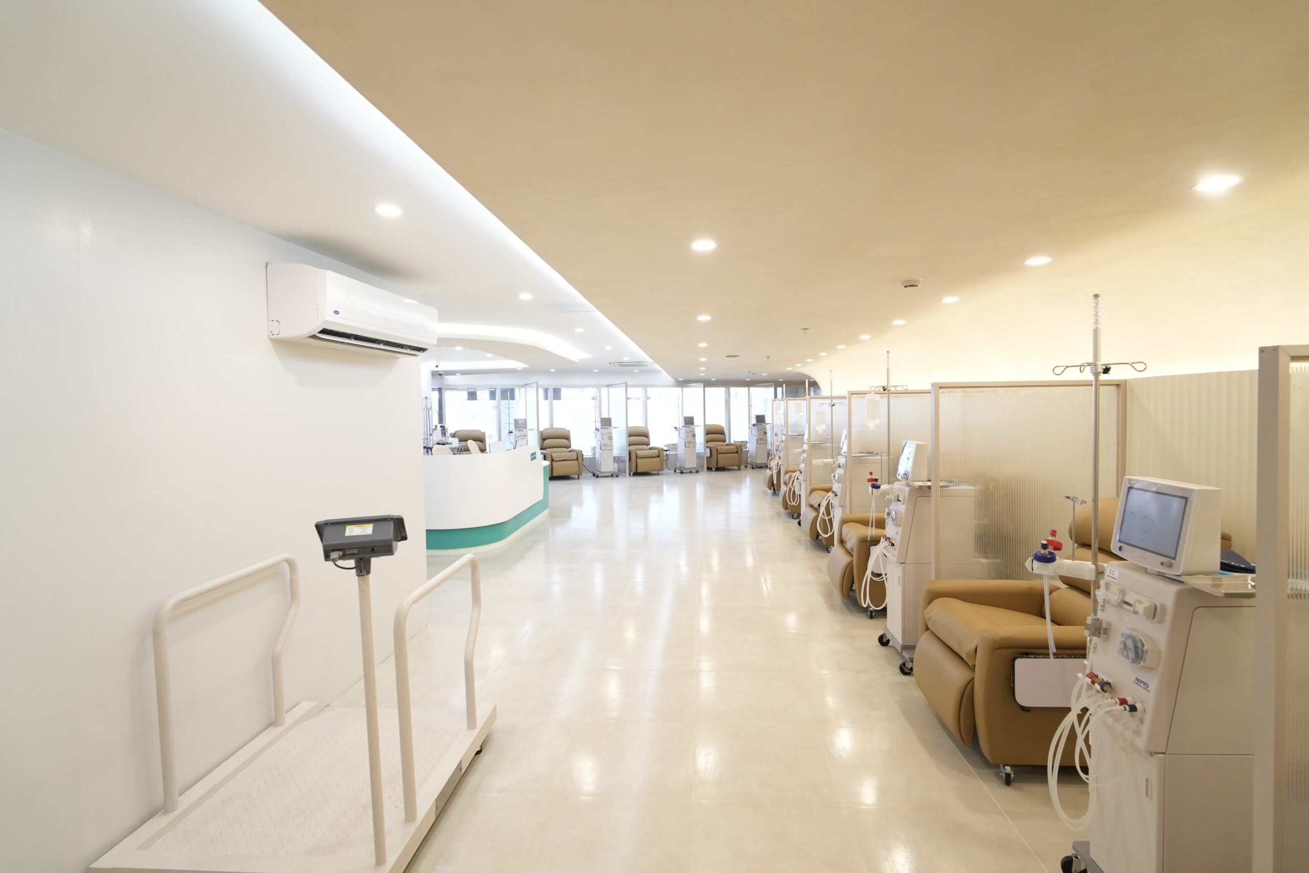 CuraKidney facility - dialysis treatment room
